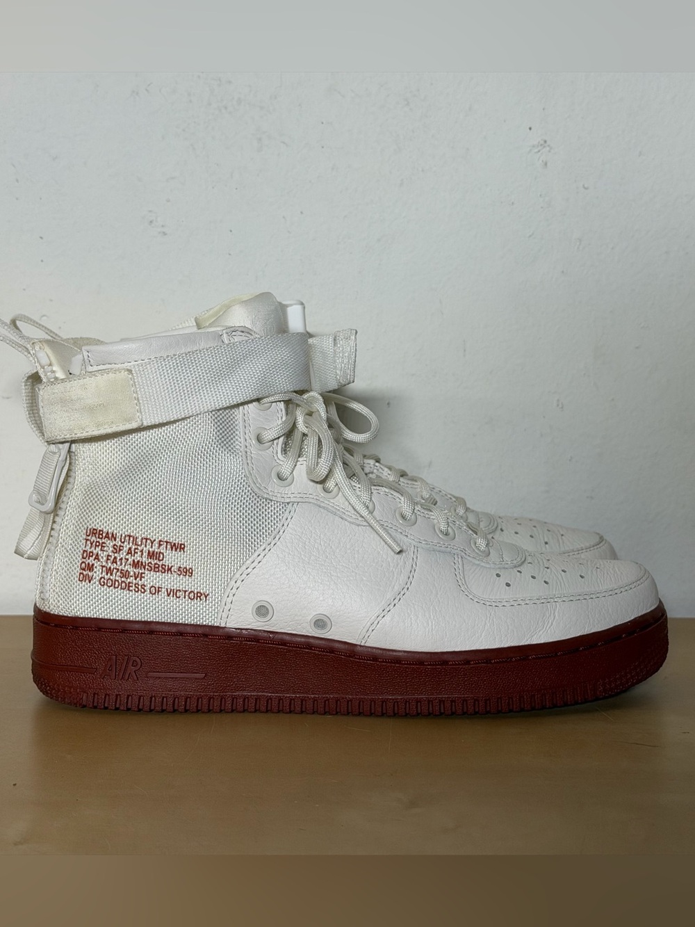 Nike SF Air Force 1 Mid Red Ivory Sneakers 917753 100 Men’s Size 8.5 CLEAN